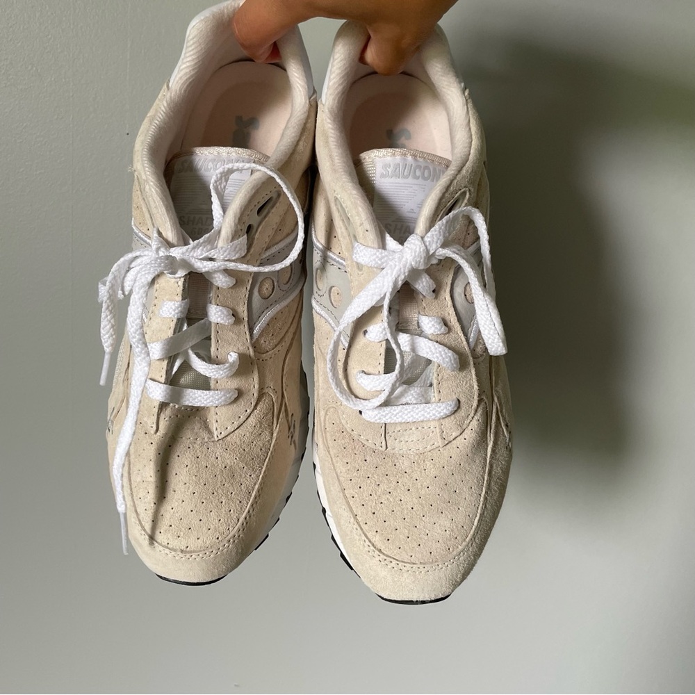 SOLD! Saucony Shadow 6000 Premium Suede in Light Tan and White, Size Men's 9.5 - Picture 5 of 13